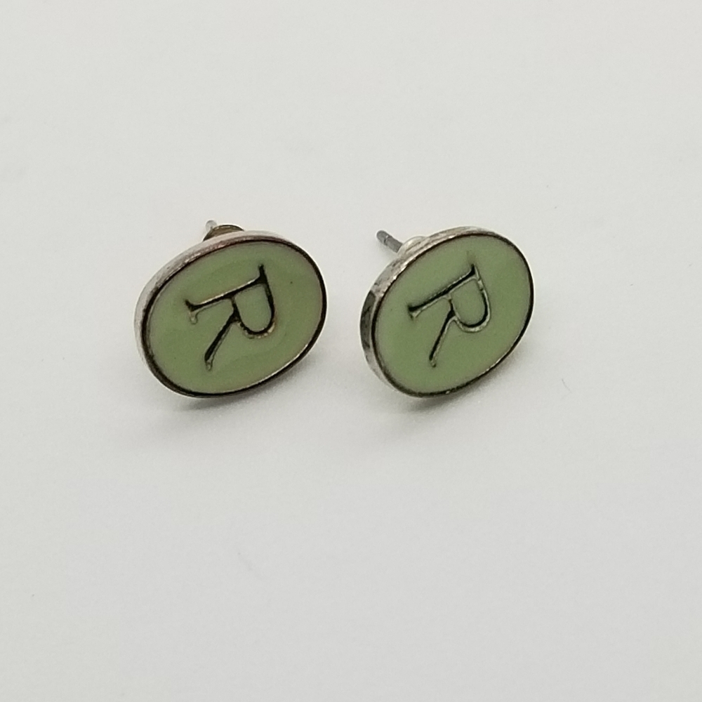 mint green R initial oval earrings - Picture 2 of 5